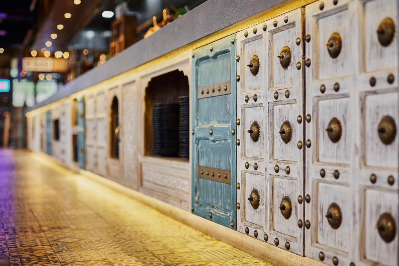 Hyatt Place Jaipur Malviya Nagar Exterior foto The bar at the restaurant
